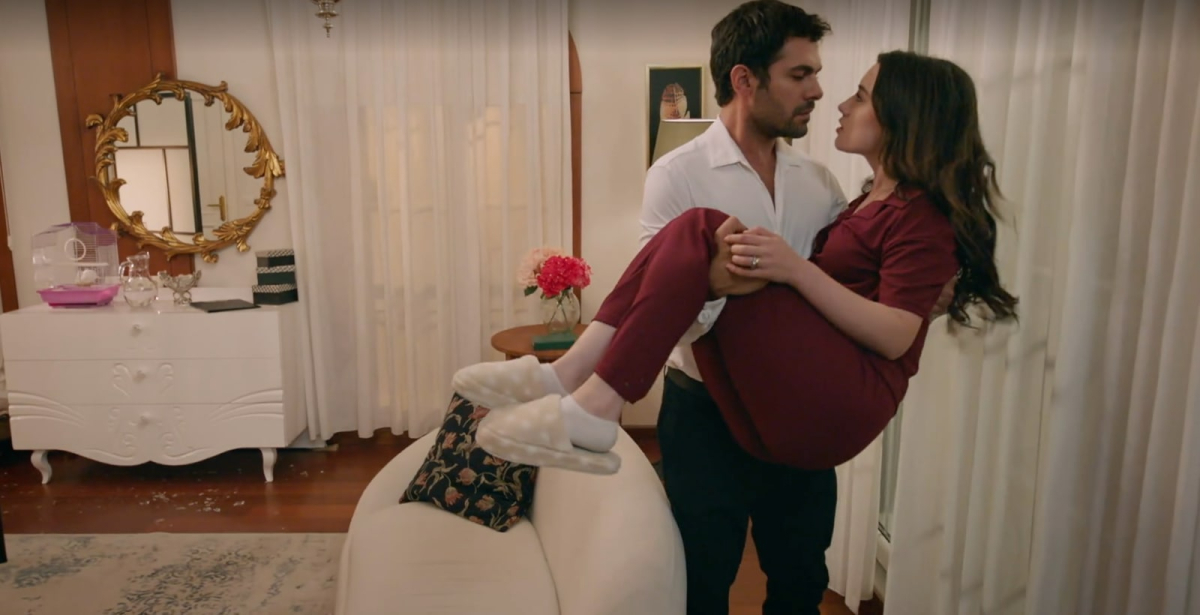 Wichrowe wzg&oacute;rze - 261 i 262 odc. Halil oskarża Zeynep o zdradę