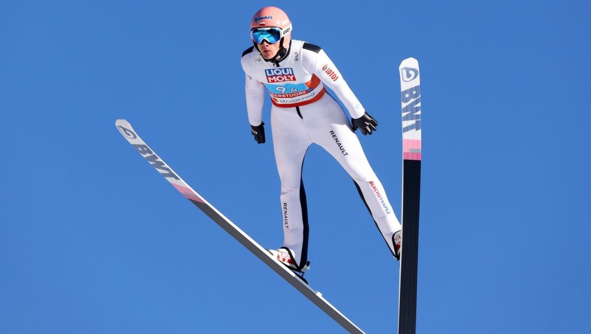 Kadr z zawodów w Skokach narciarskich.