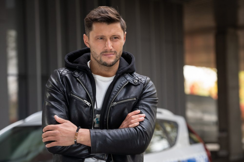 Obrazek w treści Z „Gliniarzy” do „Pierwszej miłości”. Piotr Mróz w nowej roli! [jpg]