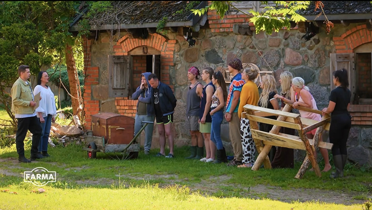 Kadr z programu "Farma", który jest emitowany na antenie telewizji Polsat.