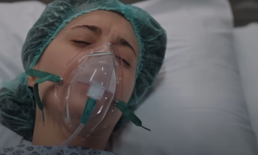 Pelin, bohaterka serialu Złoty chłopak