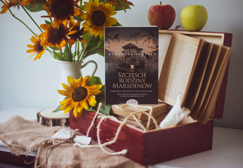 Obrazek w tre�ci Trzy siostry, rodzinne fatum i cia�o na mokrad�ach. „Szcz�cie rodziny Marsden�w Karoliny St�pie� [jpg]