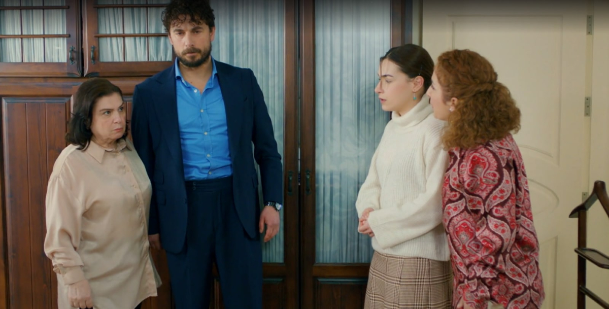 Miłość i nadzieja 159 - kadr z serialu. Kuzey przyłapuje Silę, a Feraye - Gonul