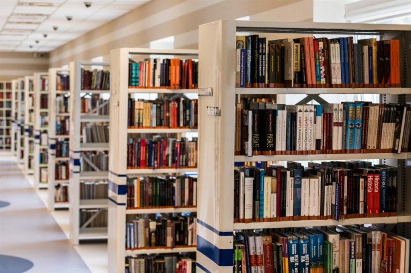 Obrazek w treści Biblioteka wydziałowa Uniwersytetu Łódzkiego zniszczona. Doszło do zalania  [jpg]