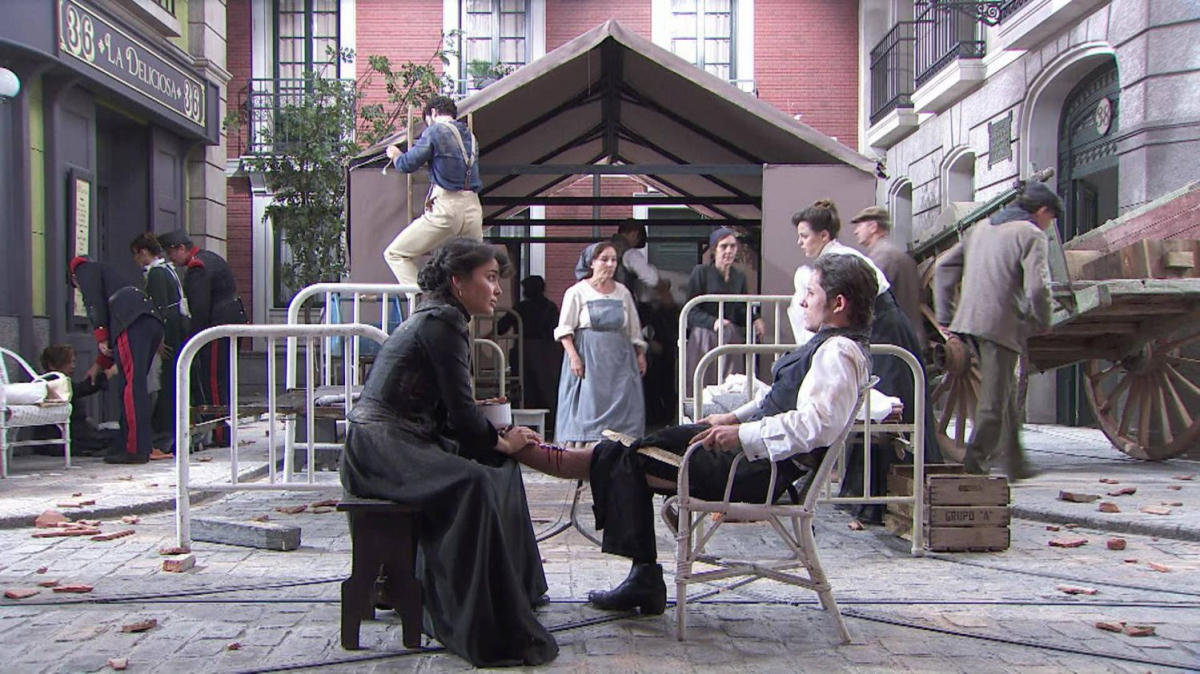 Akacjowa 38 - 691 i 692 odc. Antonito rezygnuje z ucieczki. Dla Lolity  zostaje w mieście!. Streszczenie 691 i 692 odcinka.