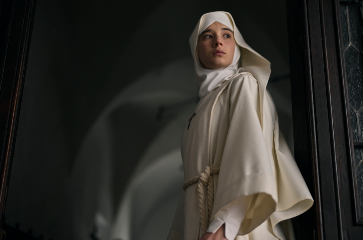 Aria Bedmar jako Narcisa w filmie "Siostra śmierć" Netflix. 