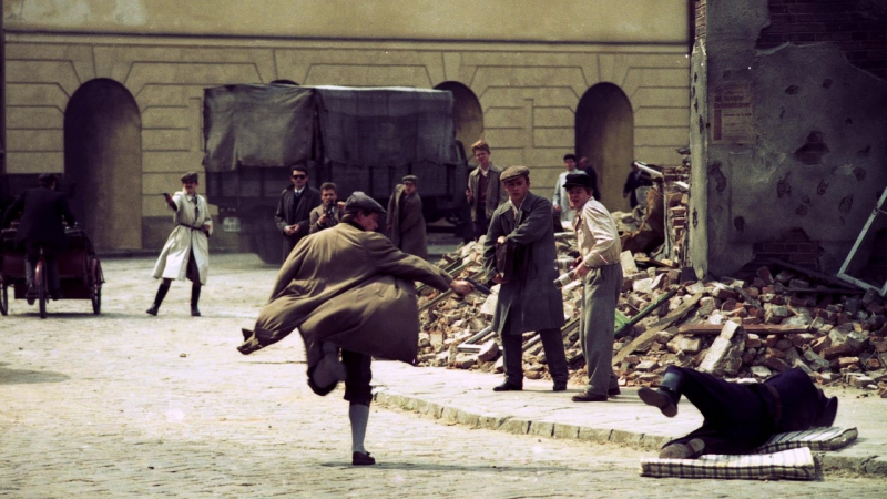 Obrazek w treści Jak młodzież niezwykle spektakularnie powalczyła o odbicie przyjaciela? - Akcja pod Arsenałem [jpg]