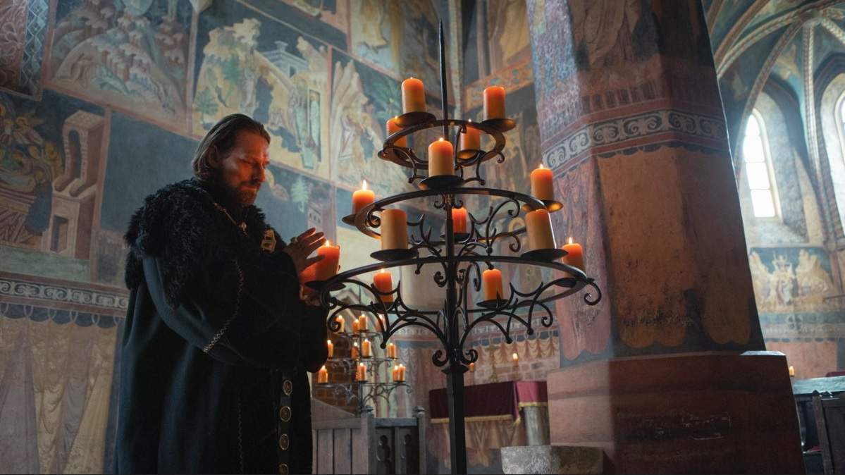 Sebastian Skoczeń jako król Władysław II Jagiełło w serialu "Korona królów. Jagiellonowie". 