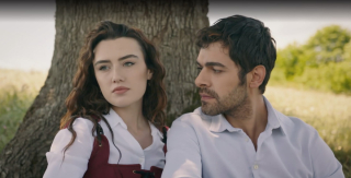 Berna zdradza Zeynep swoje tajemnice w 183 odcinku serialu Wichrowe wzgórze