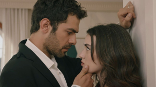 Zeynep zarzuca Halilowi kolejne kłamstwa. w 248 odcinku serialu Wichrowe wzg&oacute;rze. 