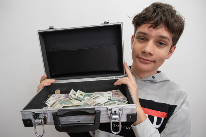 Obrazek w treści Nastolatki rządzą kasą - odc. 3 i 4. Na co Kamil przeznaczy pieniądze rodziców?  [jpg]