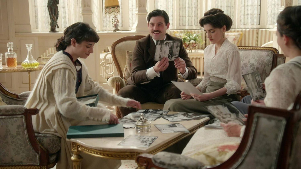 Bohaterowie serialu "La Promesa - pałac tajemnic", emitowanego na antenie TVP 2. 