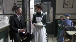 Kadr z serialu Akacjowa 38, emitowanego na antenie TVP 2.