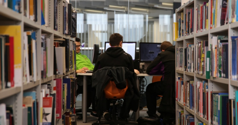 Obrazek w treści Księgarze pomagają&hellip; stworzyć biblioteczki do wideorozm&oacute;w [jpg]