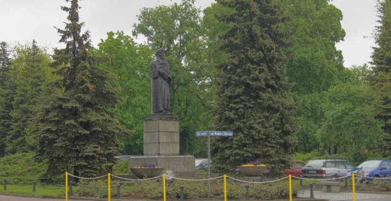 Obrazek w treści Pod pomnikiem Mickiewicza znaleziono akty erekcyjne sprzed pół wieku! [jpg]