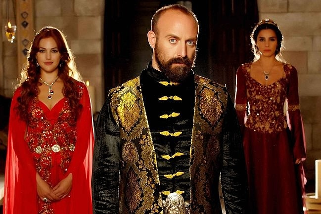 Obrazek w treści Wspaniałe stulecie: książę Mustafa chce ożenić się z piękną Heleną. Co wydarzy się w 156 i 157 odcinku serialu?  [jpg]