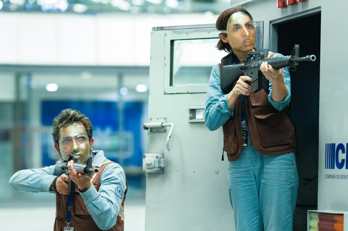 Pablo Macaya jako Pantera, Carmen Zabala jako Mística w seriali Baby Bandito