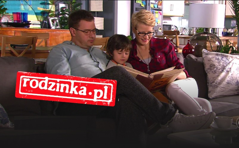 Tomasz Karola, jaki Ludwik Boski, Małgorzata Kożuchowska jako Natalia Boska i Mateusz Pawłowski jako Kacper Boski, w serialu "Rodzinka.pl". 