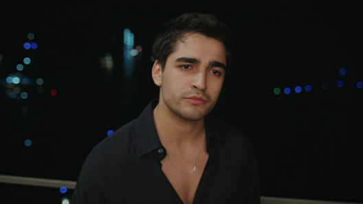 Seyran, bohaterka serialu Złoty chłopak