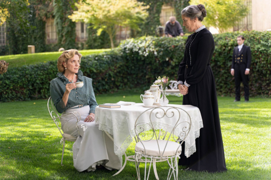 Bohaterka serialu La Promesa - pałac tajemnic, emitowanego na antenie TVP 2.