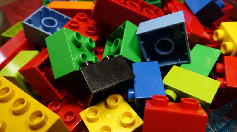 Obrazek w treści Nastolatek zbudował bibliotekę z 17 tysięcy klocków Lego [jpg]