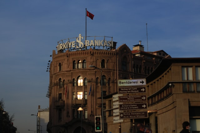 Obrazek w treści Zranione ptaki &ndash; Co zdarzy się w 155 i 156 odcinku wieczornego, tureckiego serialu emitowanego na antenie TVP 2? [jpg]